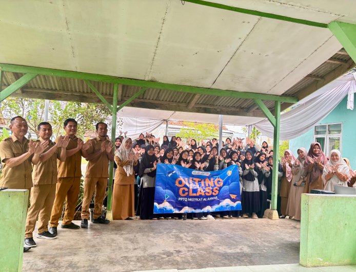 Outing Class: Mengenal Pemerintahan dan Potensi Desa Secara Langsung